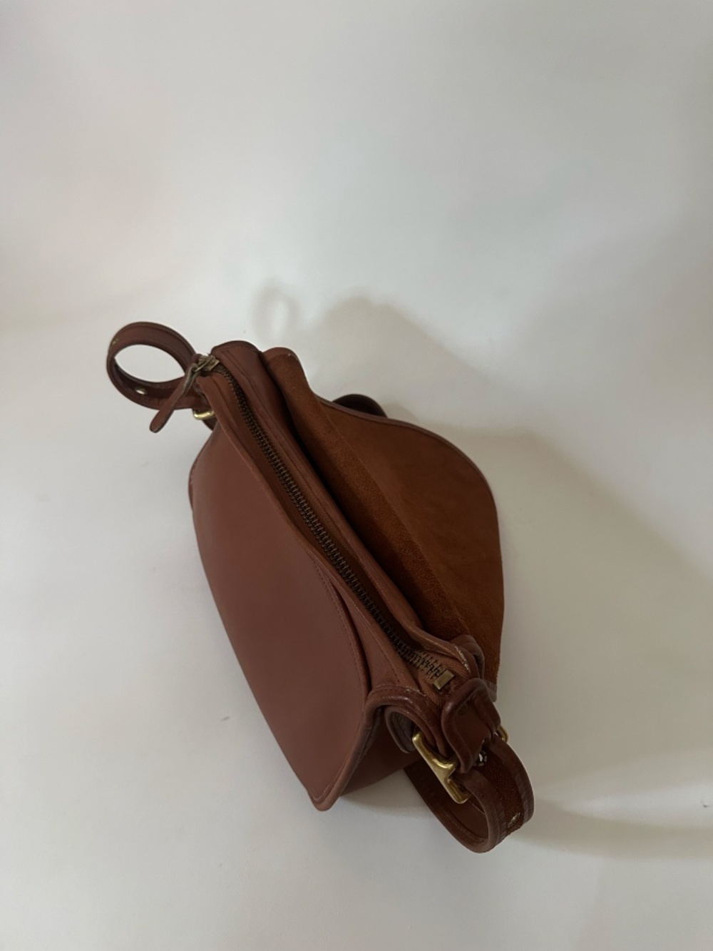 Vintage Coach Saddle Bag Style 9891 British Tan Leather Crossbody Purse - Picture 4 of 10